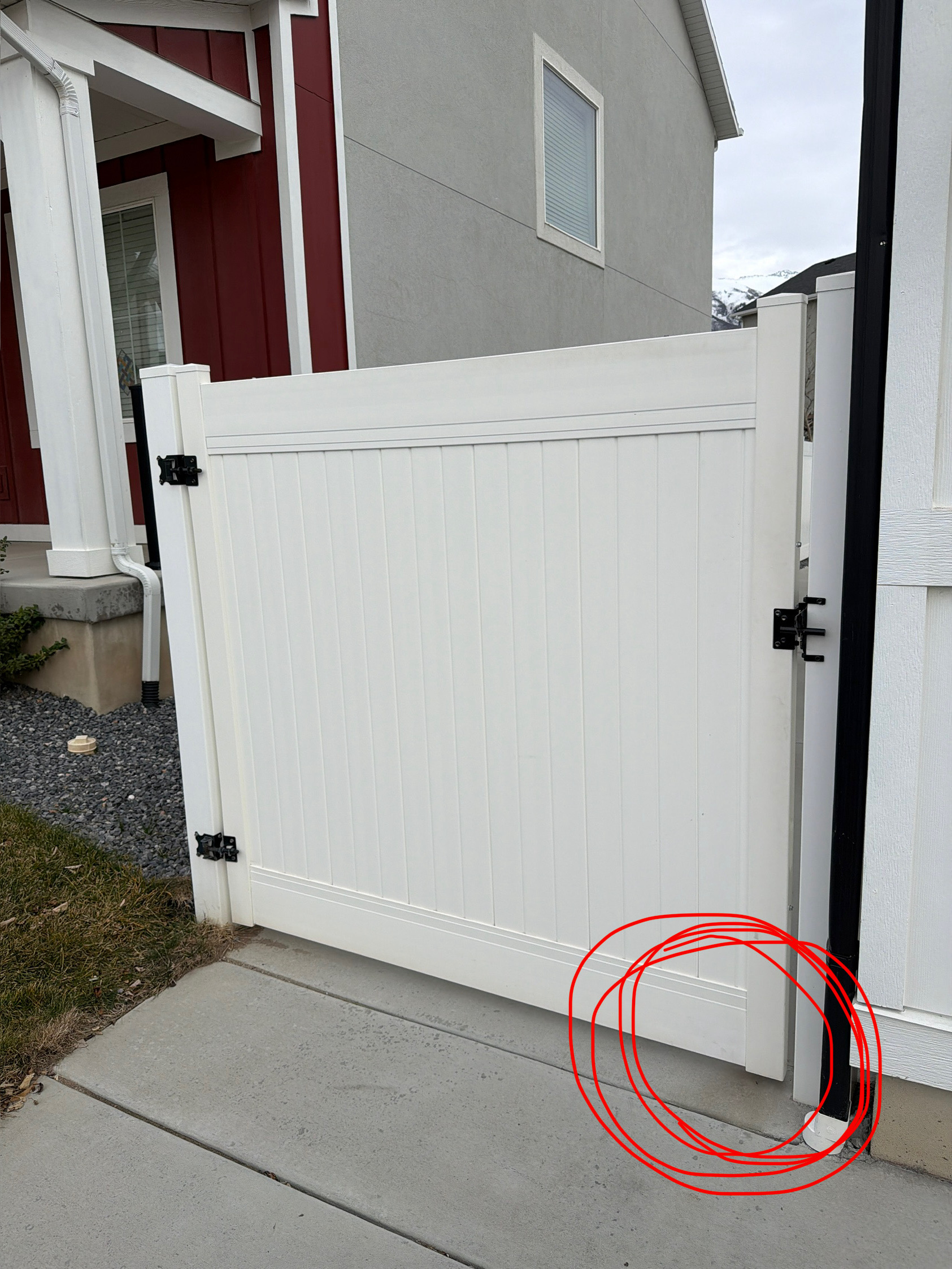 Existing fence before Spacemakers Fence replaced it in Layton, Utah